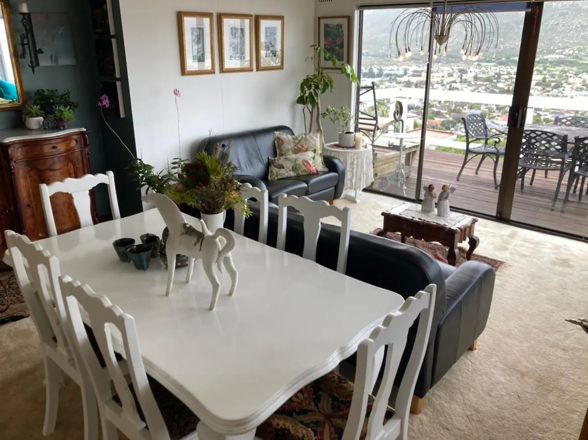 Two Oceans Artist'S Home. Fish Hoek