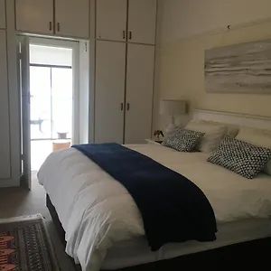  Apartment On-the-rocks
